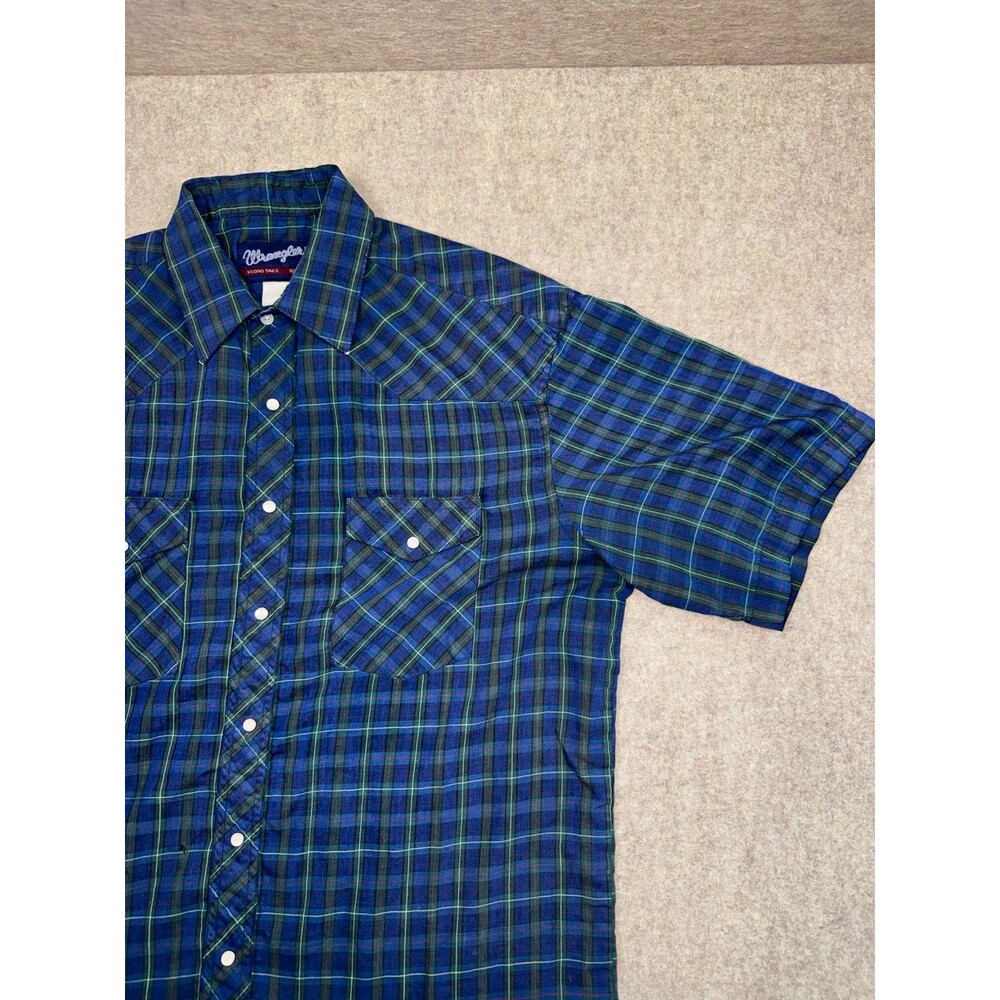 Vintage Wrangler Menโs Size L Plaid Short Sleeve Pearl Snap Pockets Holes Worn